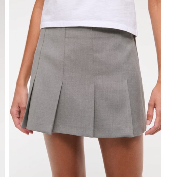 Abercrombie & Fitch Mid Rise Pleated Mini Skort Grey - women's M NWT - Picture 2 of 11